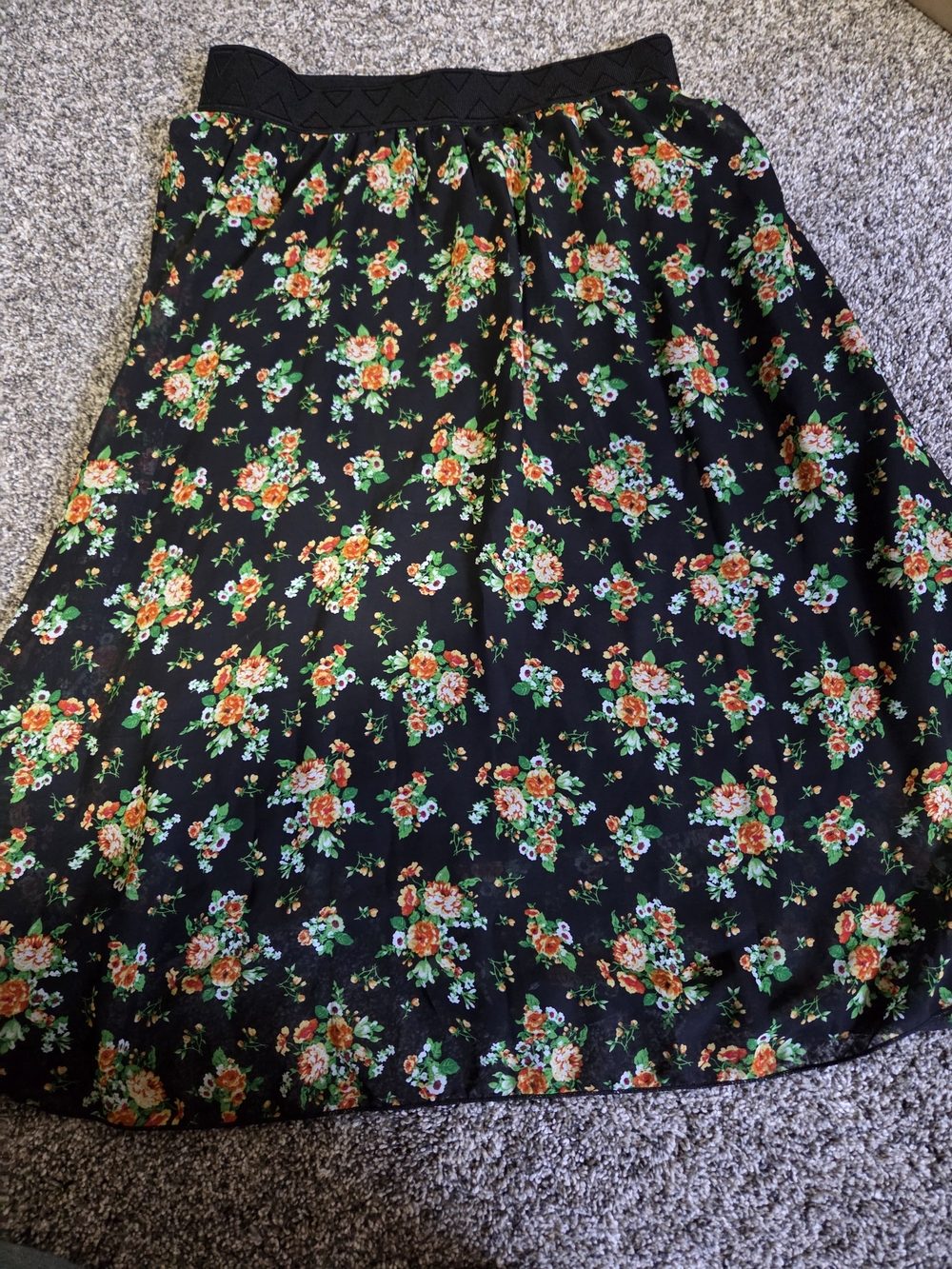 LuLaRoe Lola Skirt Small multi-colored, lined, Floral Print